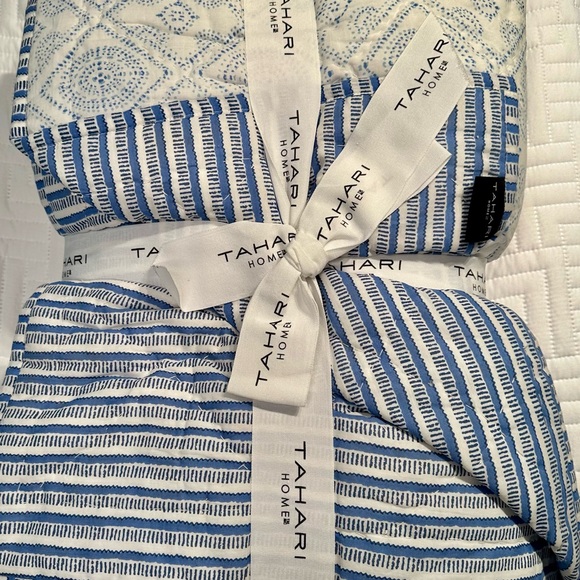 TAHARI Full/Queen Reversible Block Printed Quilt  Blue - Picture 4 of 9